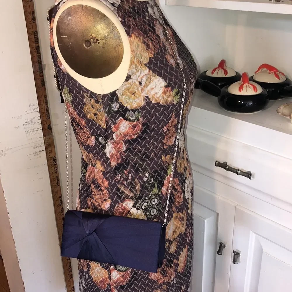 Badgley Mischka Midnight🕛 BlueSatin Swirl Purse. Security Snap Removable Chain